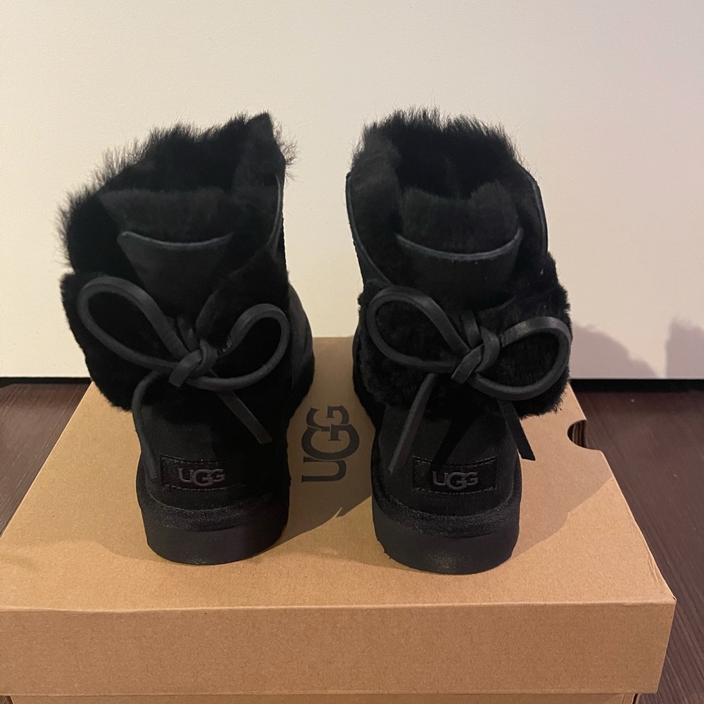 NIB UGG Classic Double Bow Mini Boots